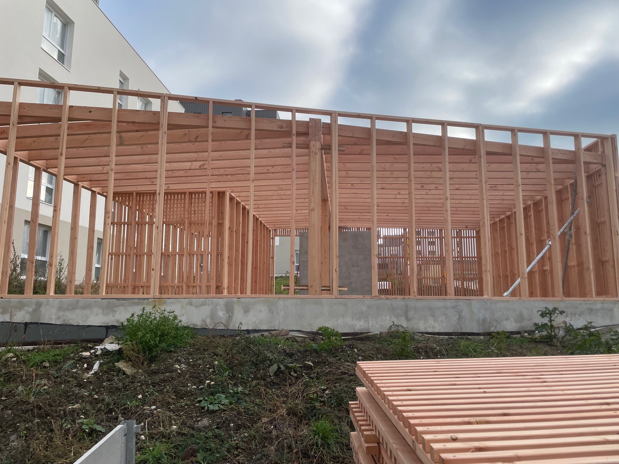 Abri à velos Viry Charpente en construction MCZ BOIS